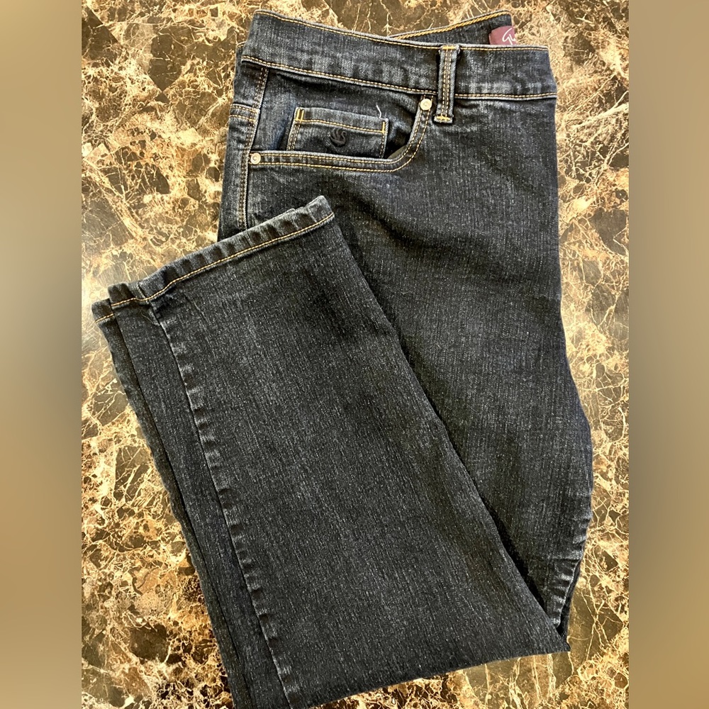 Gloria Vanderbilt Jeans 16W Short “Amanda”Slimming fit, taper leg. Dark wash